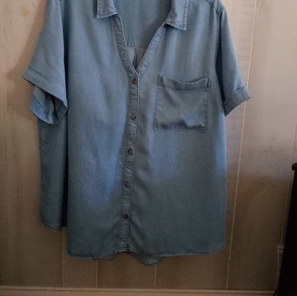 Blue Short Sleeved Woman's Button Up Shirt Size 1X (16W-18W) NEW - Picture 2 of 4